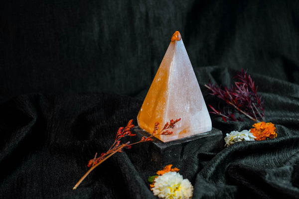Natural Selenite Lamp – Crystal Healing Night Light for Energy Cleansing & Peaceful Ambience