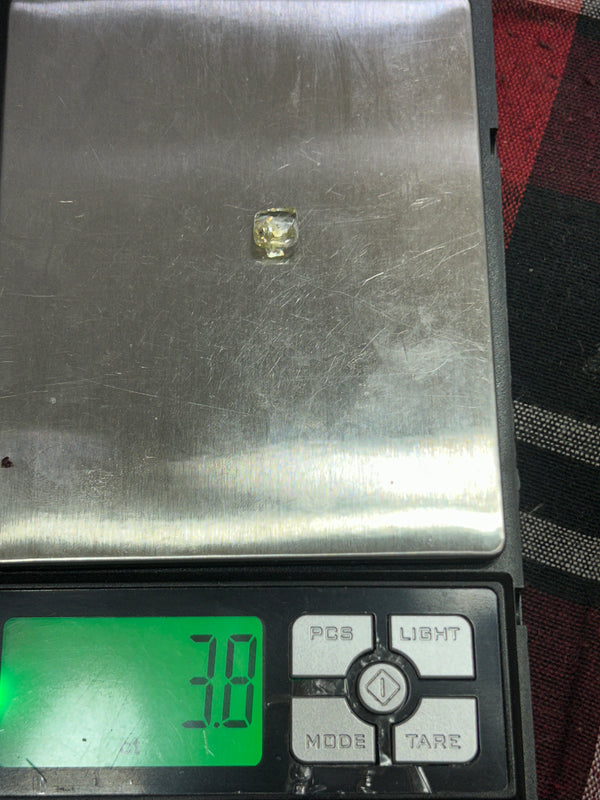 100% Natural & Original Premium Ceylon Pukhraj (Yellow Sapphire) – 3.8 Carat | Sri Lanka | High-Quality Gemstone