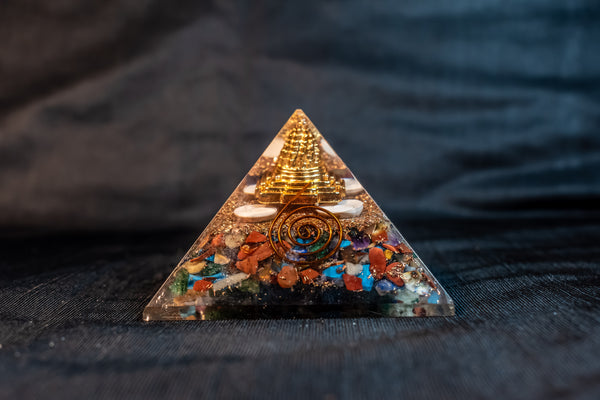 🌈 7Chakra Crystal Pyramid – Healing & Energy Balancing Stone