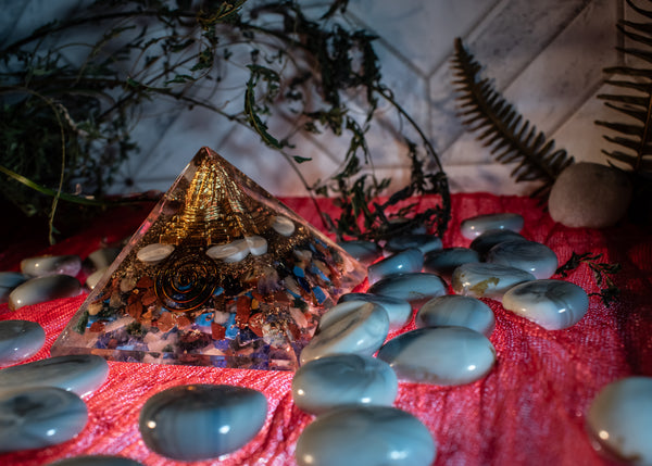 🌈 7Chakra Crystal Pyramid – Healing & Energy Balancing Stone