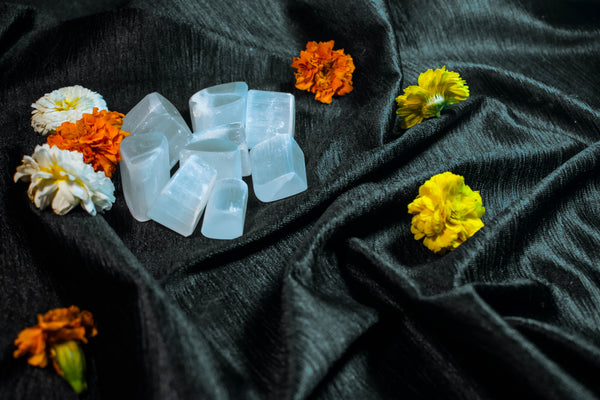 Natural Selenite Tumbled Stone – Energy Cleansing Crystal for Meditation & Chakra Healing
