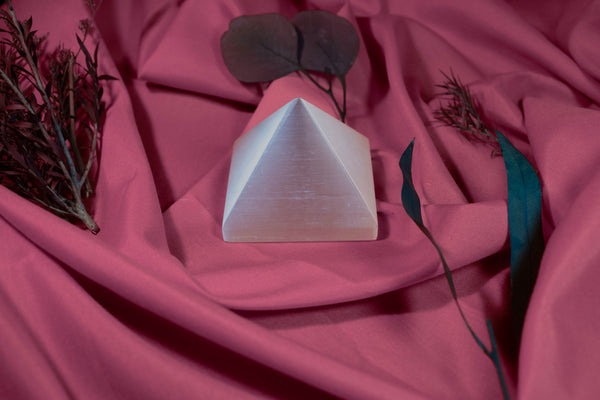 Natural Selenite Pyramid – Energy Cleansing Crystal for Meditation, Chakra Healing & Vastu Decor