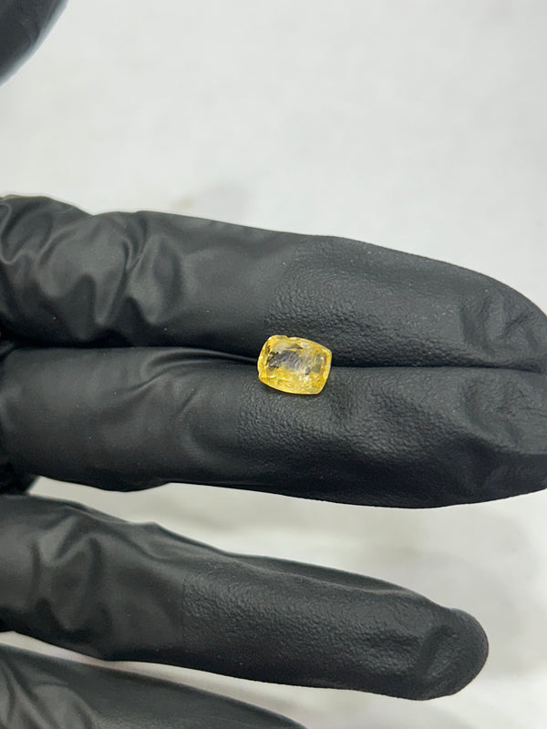 100% Natural & Original Premium Ceylon Pukhraj (Yellow Sapphire) – 2.8 Carat | Sri Lanka | High-Quality Gemstone