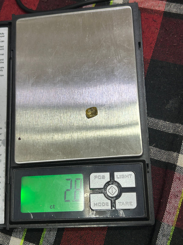 100% Natural & Original Premium Ceylon Pukhraj (Yellow Sapphire) – 2.8 Carat | Sri Lanka | High-Quality Gemstone