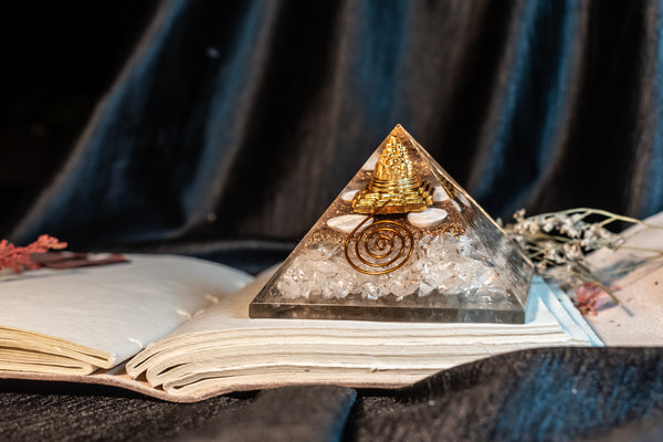Healing Sphatik Pyramid – Energy Amplifier for Vastu & Meditation