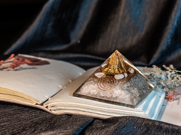 Healing Sphatik Pyramid – Energy Amplifier for Vastu & Meditation